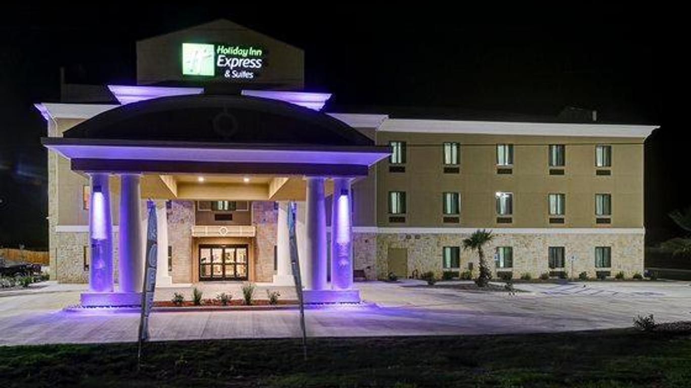 Holiday Inn Express & Suites Carrizo Springs