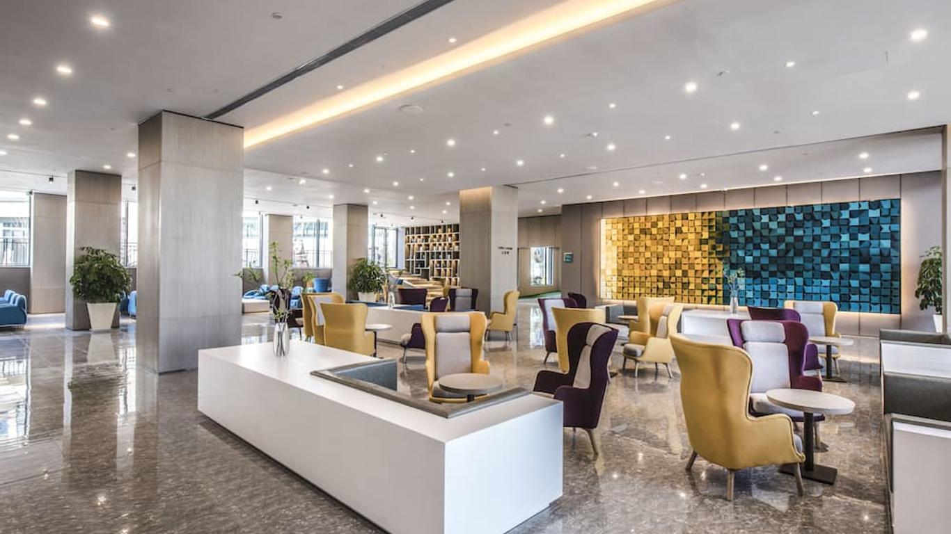 Q-Box Hotel Shanghai Sanjiagang -Offer Pudong International Airport and Disney shuttle