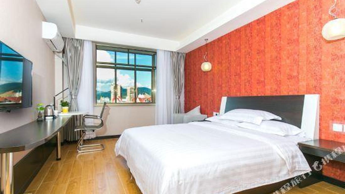 Yunshang Siji Chain Hotel Jinghong Manting Park