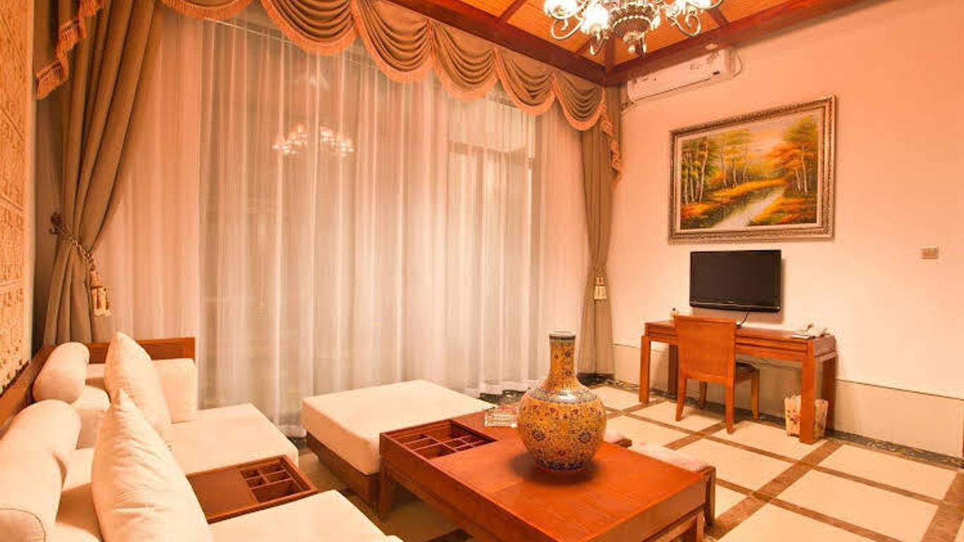 Xinglong Old Banyan Hotel