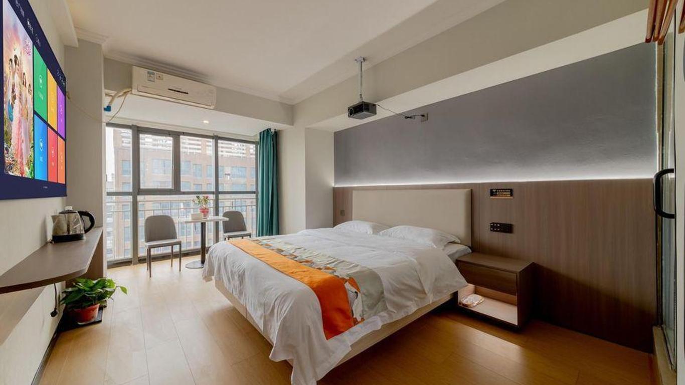 Maizi Hotel (Xi'an Fengcheng 5th Road Metro Station)