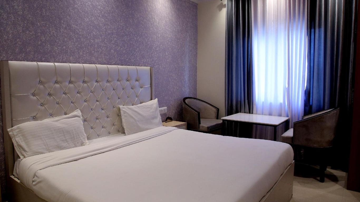 Hotel Esskay