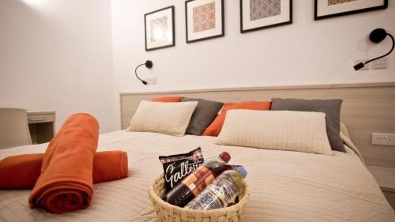 Apartment 81