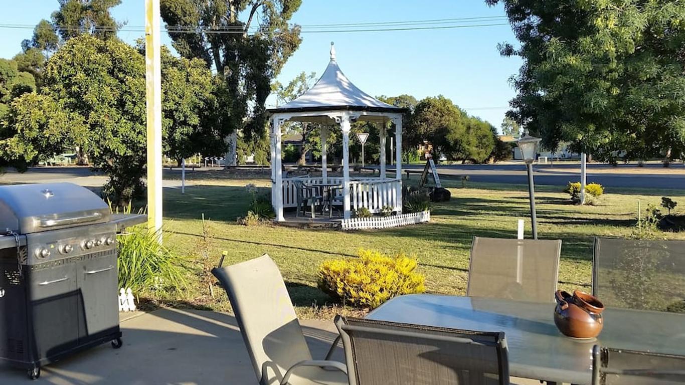 Gazebo Motor Inn
