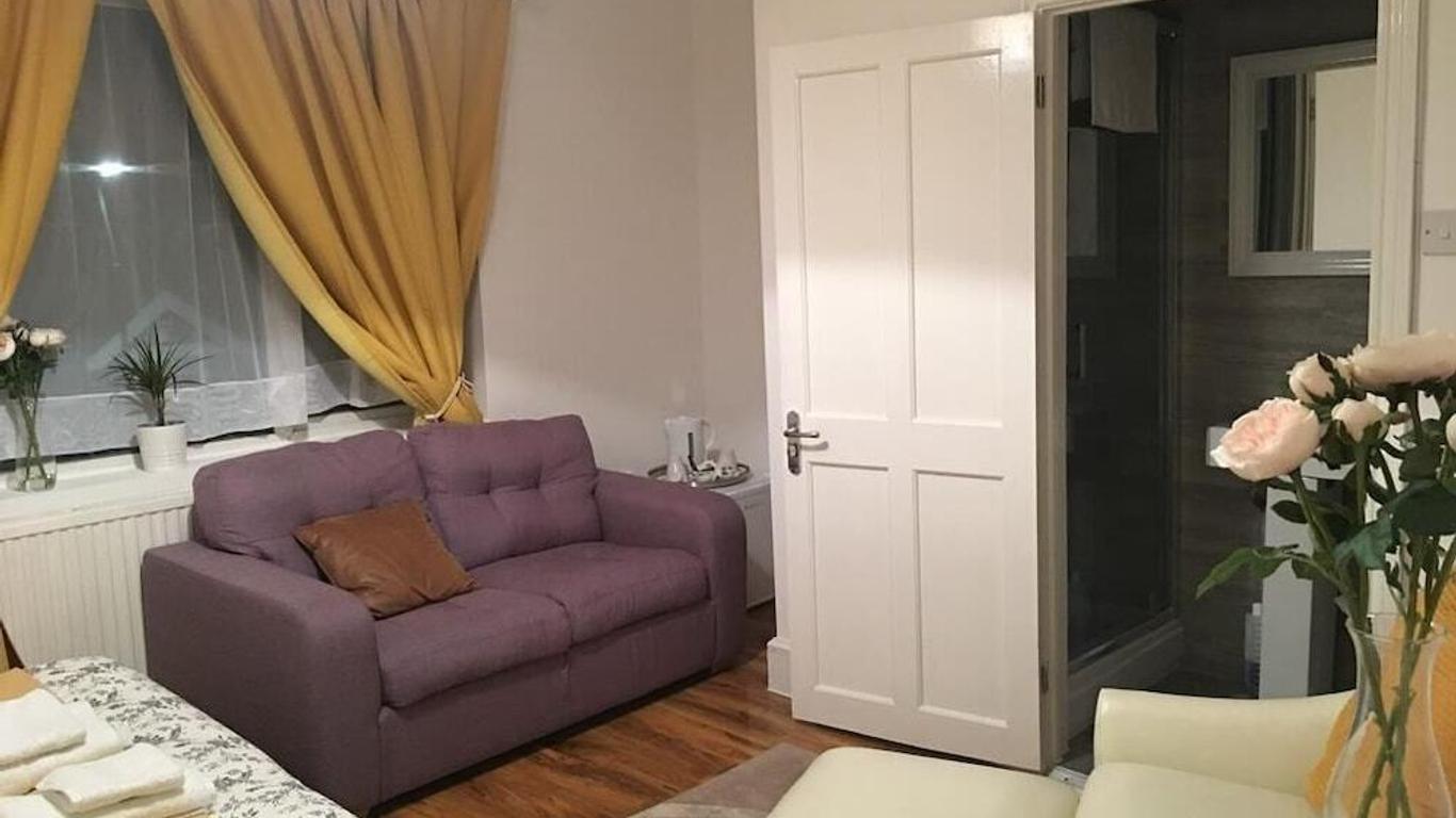 Abbey Wood Station Five Bedroom Self Con