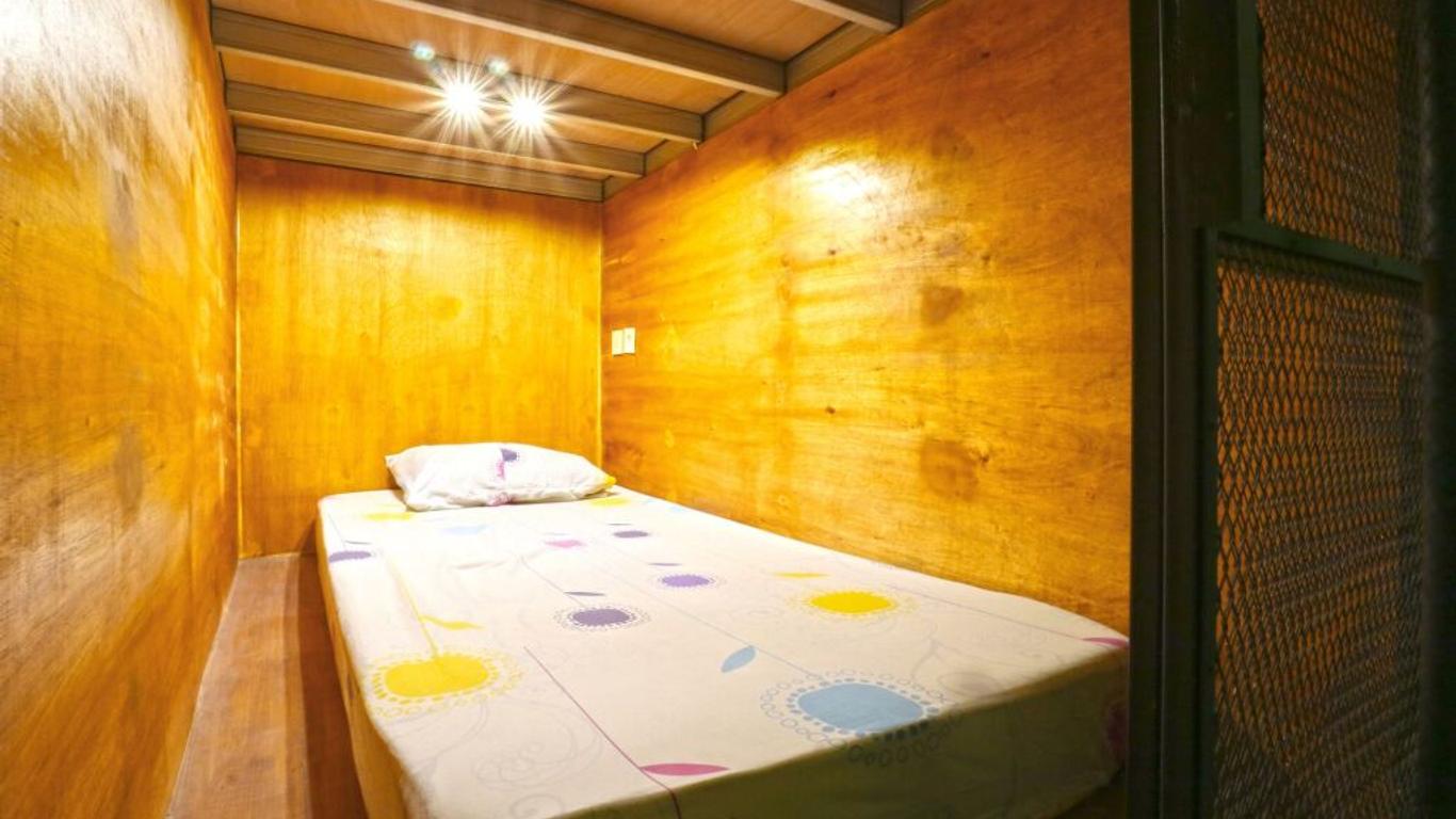 Kabin Kapsul Kayu jati I - Hostel