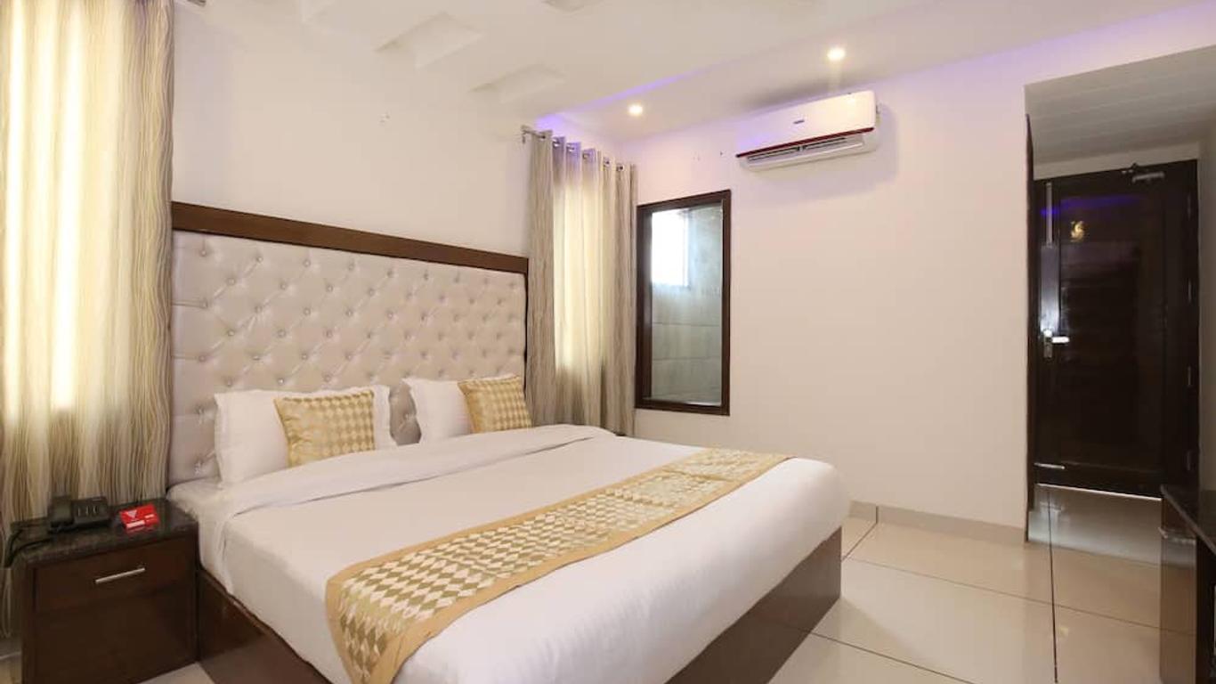 OYO Hotel Silver Palm