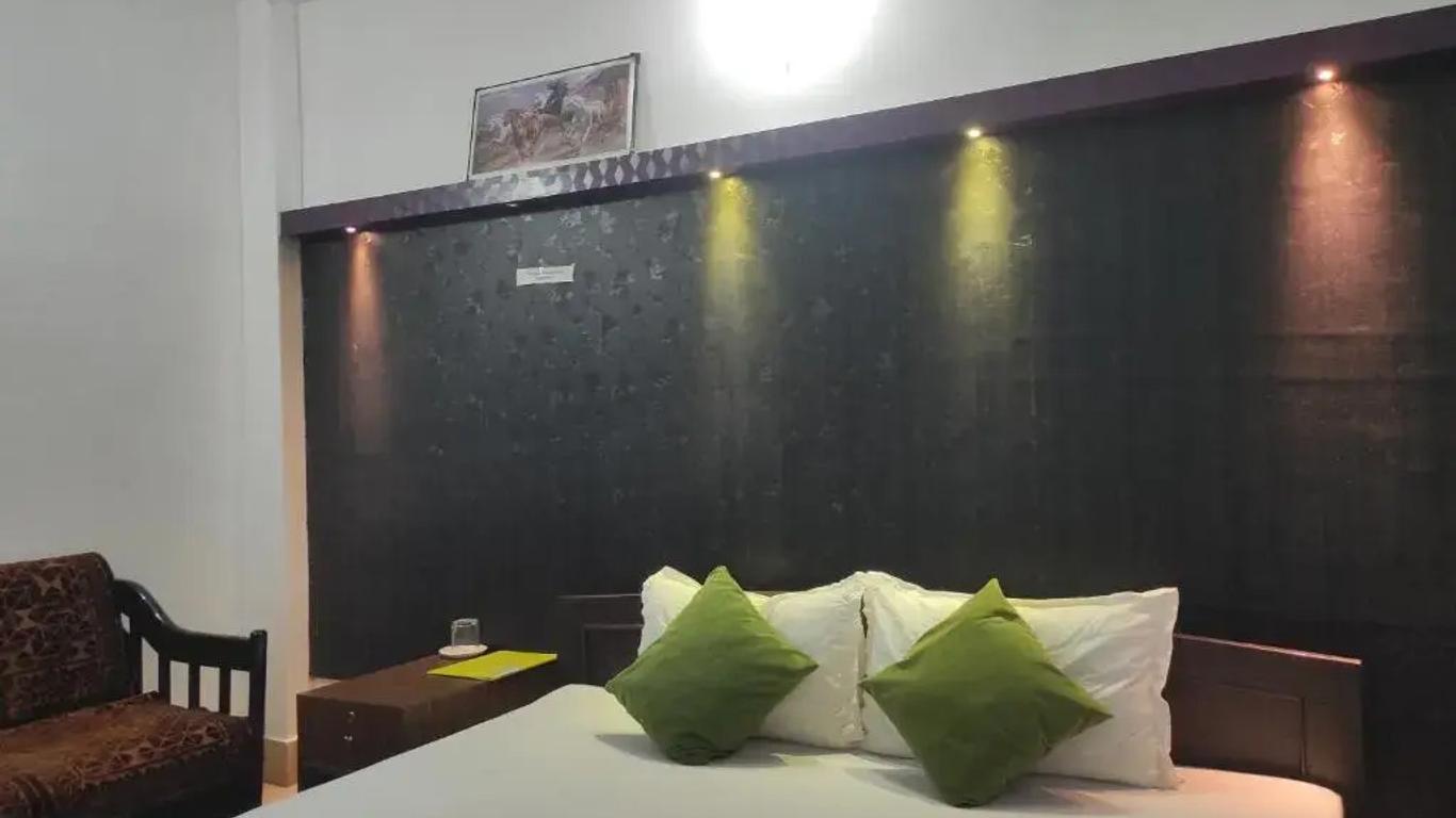 Hotel Indira