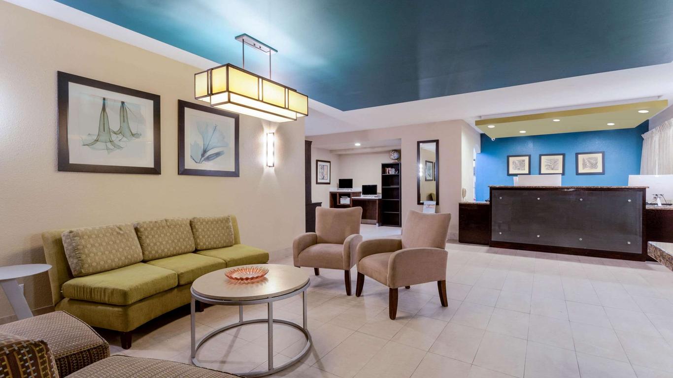 La Quinta Inn & Suites by Wyndham Henderson-Northeast Denver