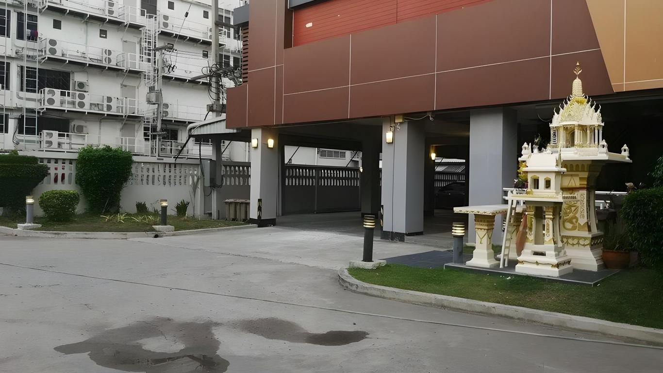 V49 Apartment
