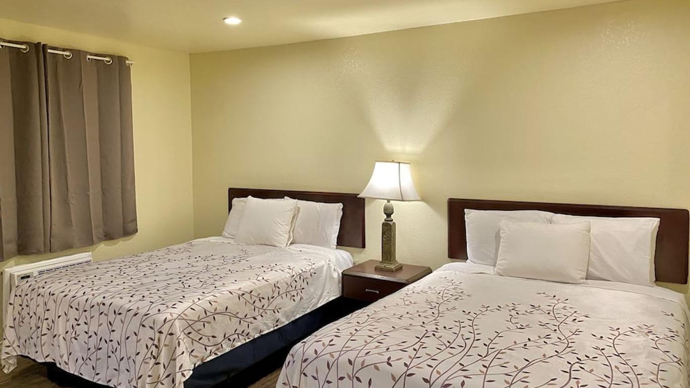 Whistling Pines Motel- Daily and Extended Stay