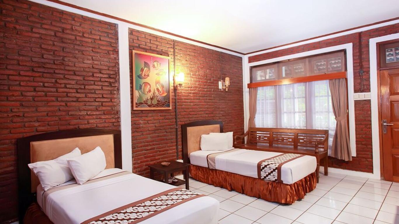 Paku Mas Hotel