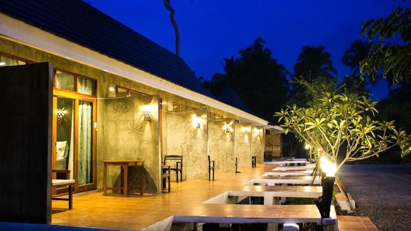 Ruean Thai Nai Bang by Pansak Resort