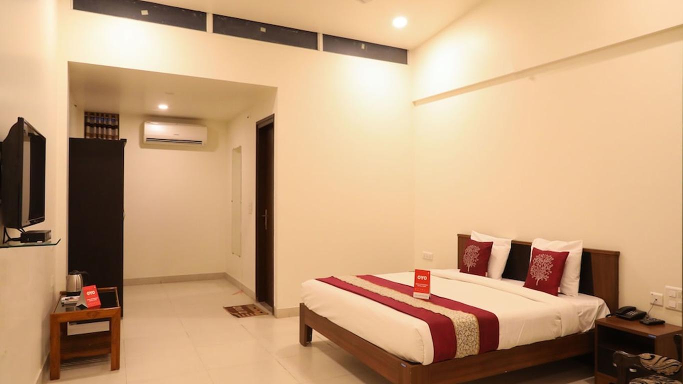 OYO White Hall