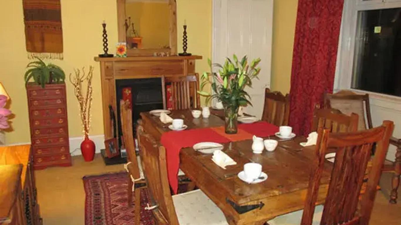 Strome Lodge