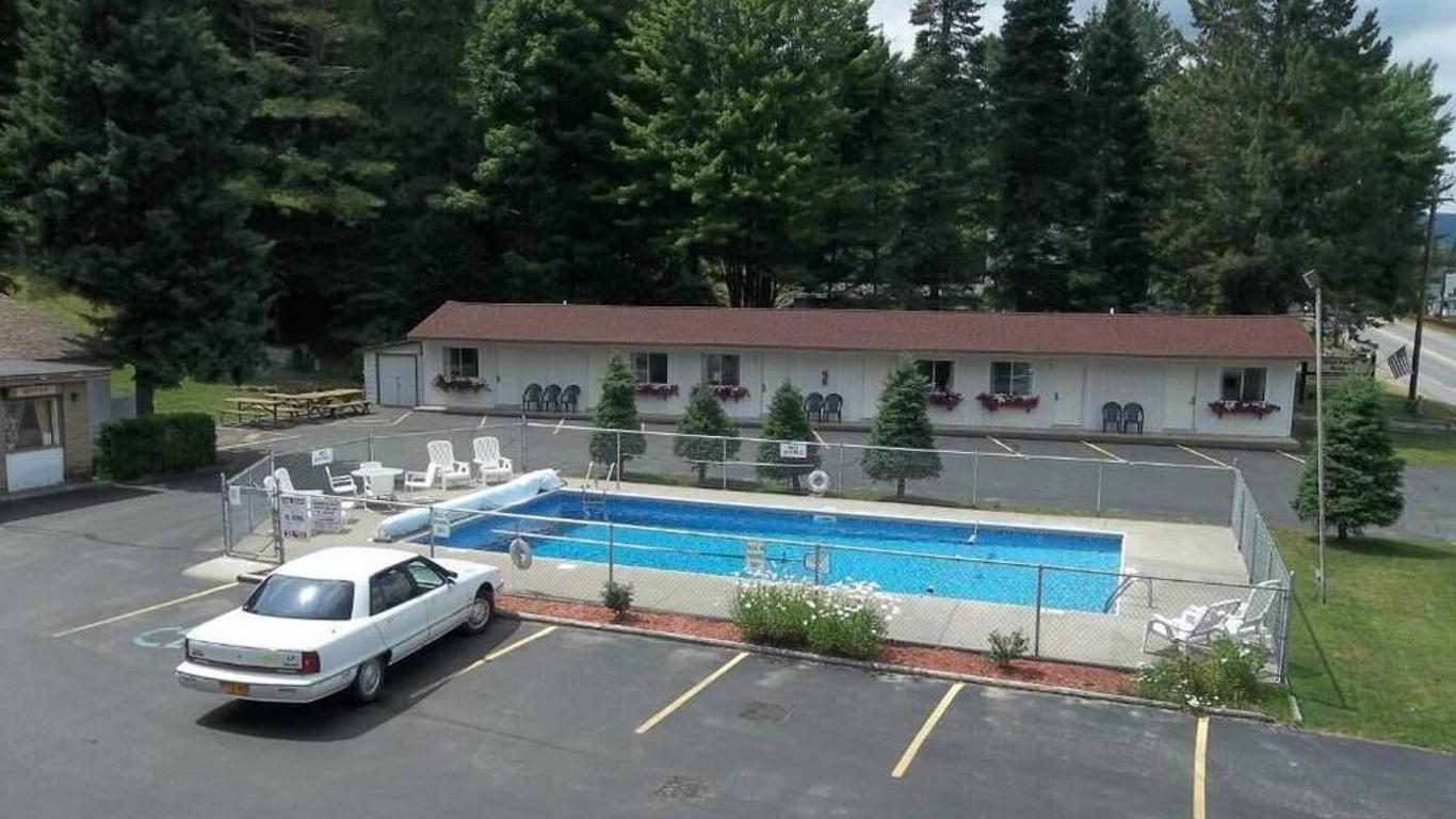 Carriage House Motor Inn