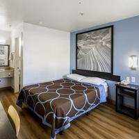 Super 8 by Wyndham Phoenix West