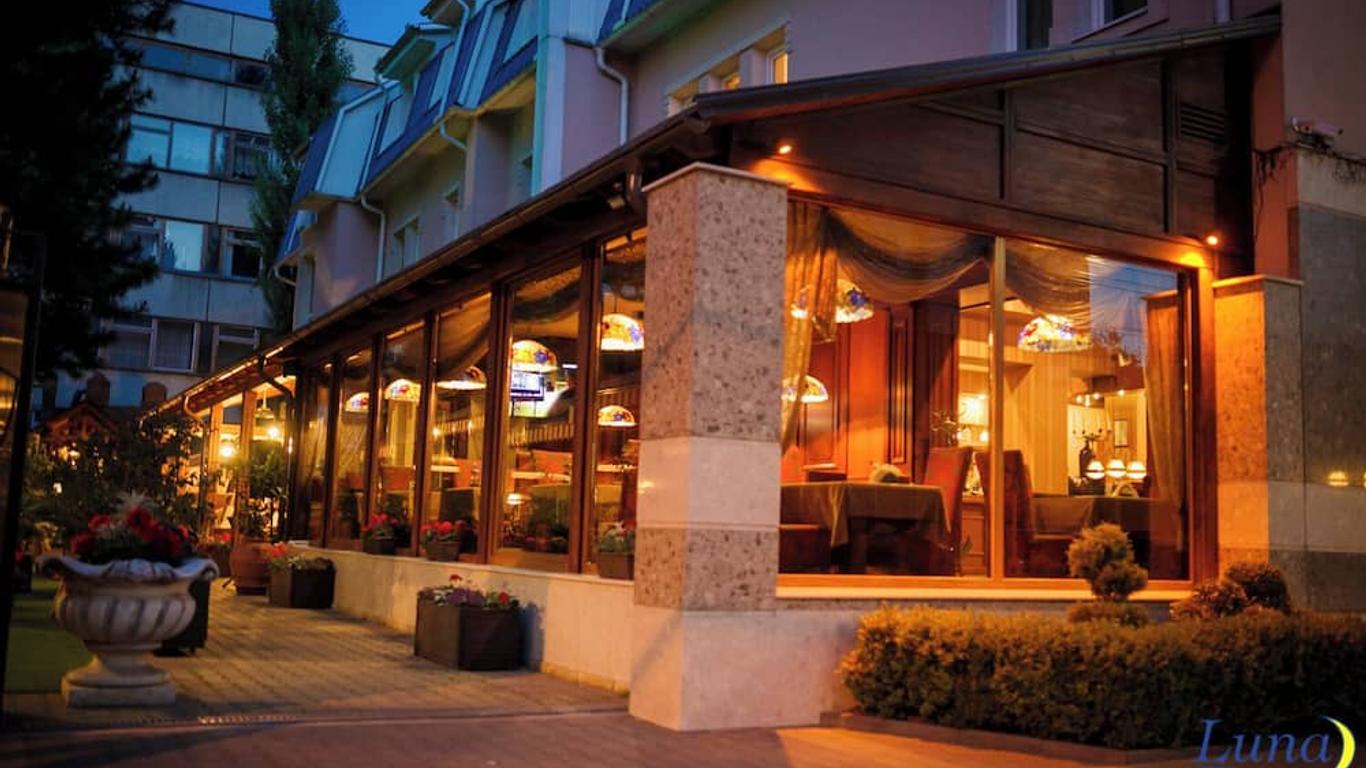 Luna Hotel