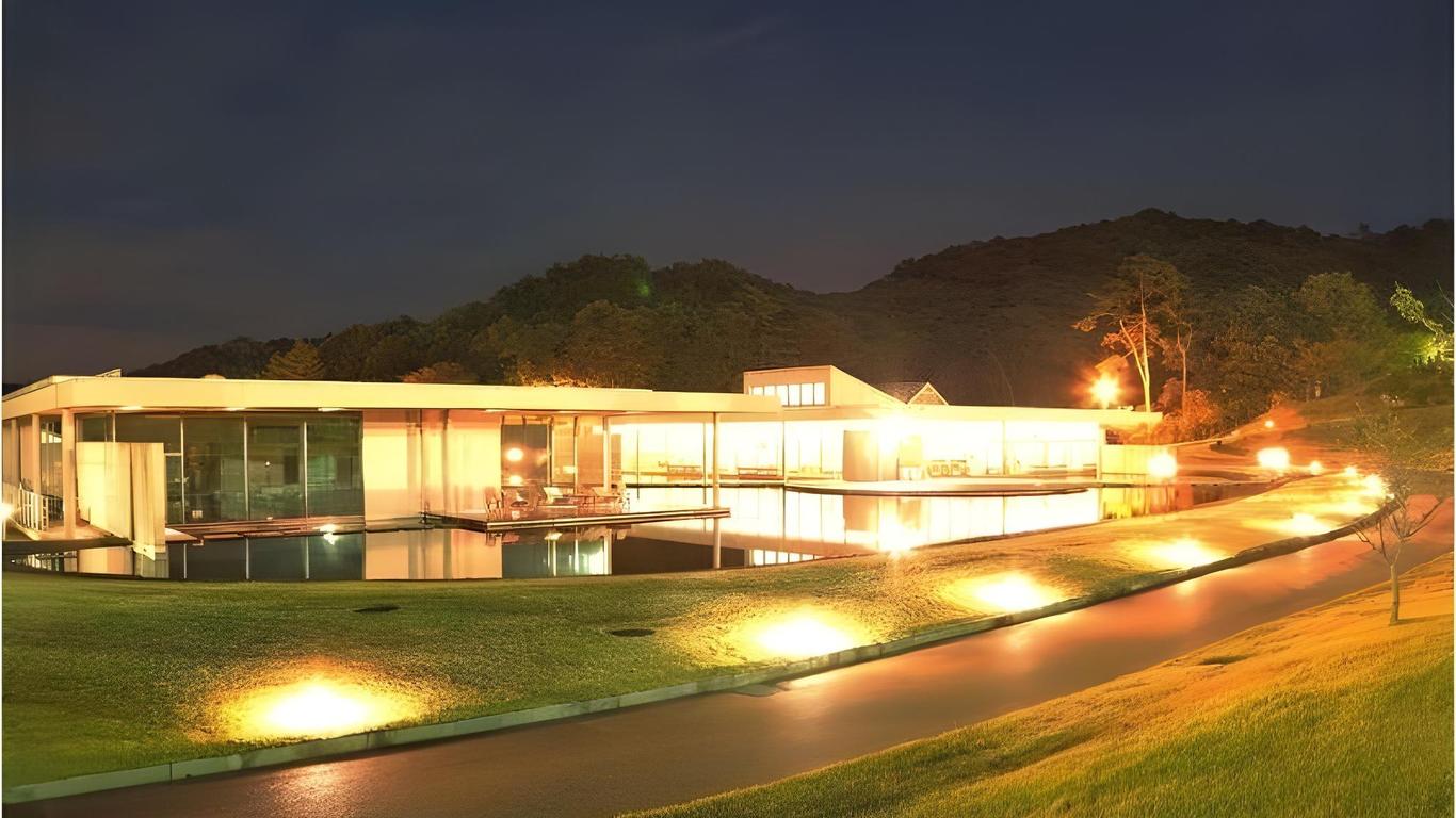 Hotel Lake Villa