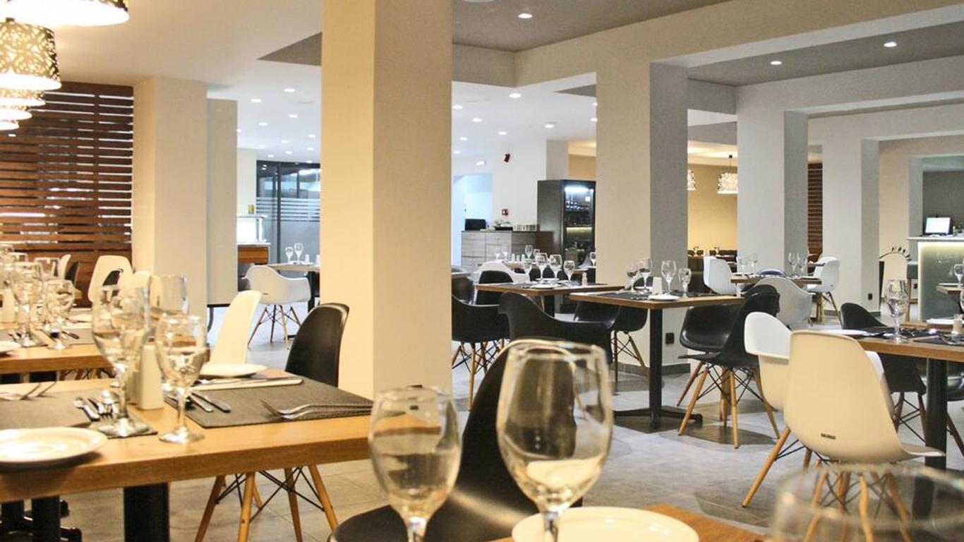 Amphitryon City Hotel