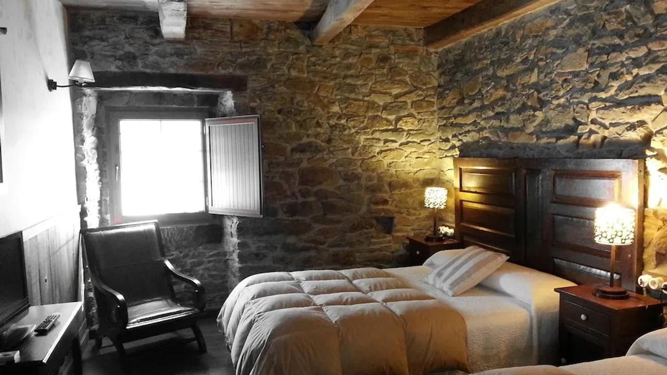 Hostal De Montaña La Aldeya