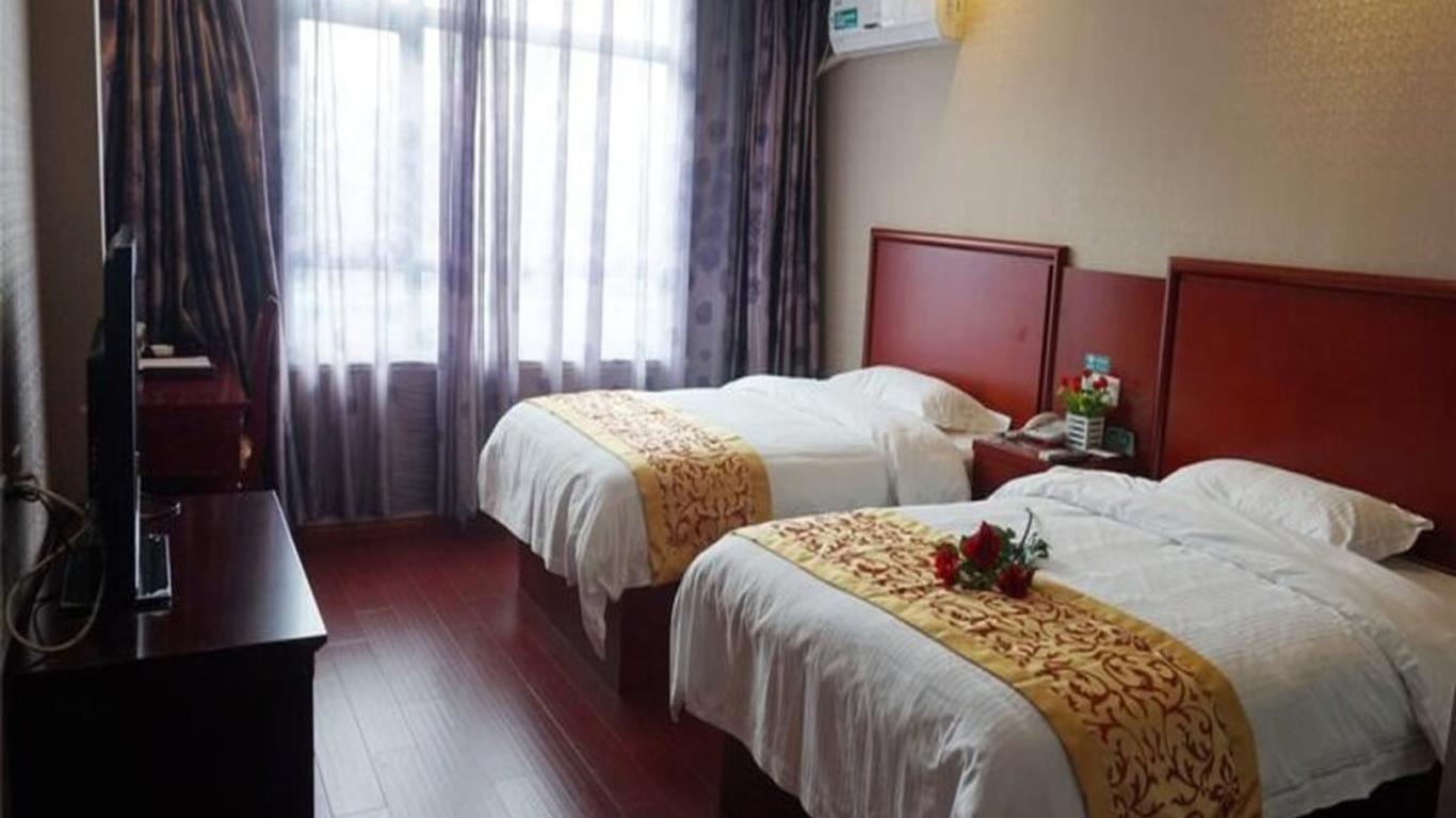 Green Holiday Hotel