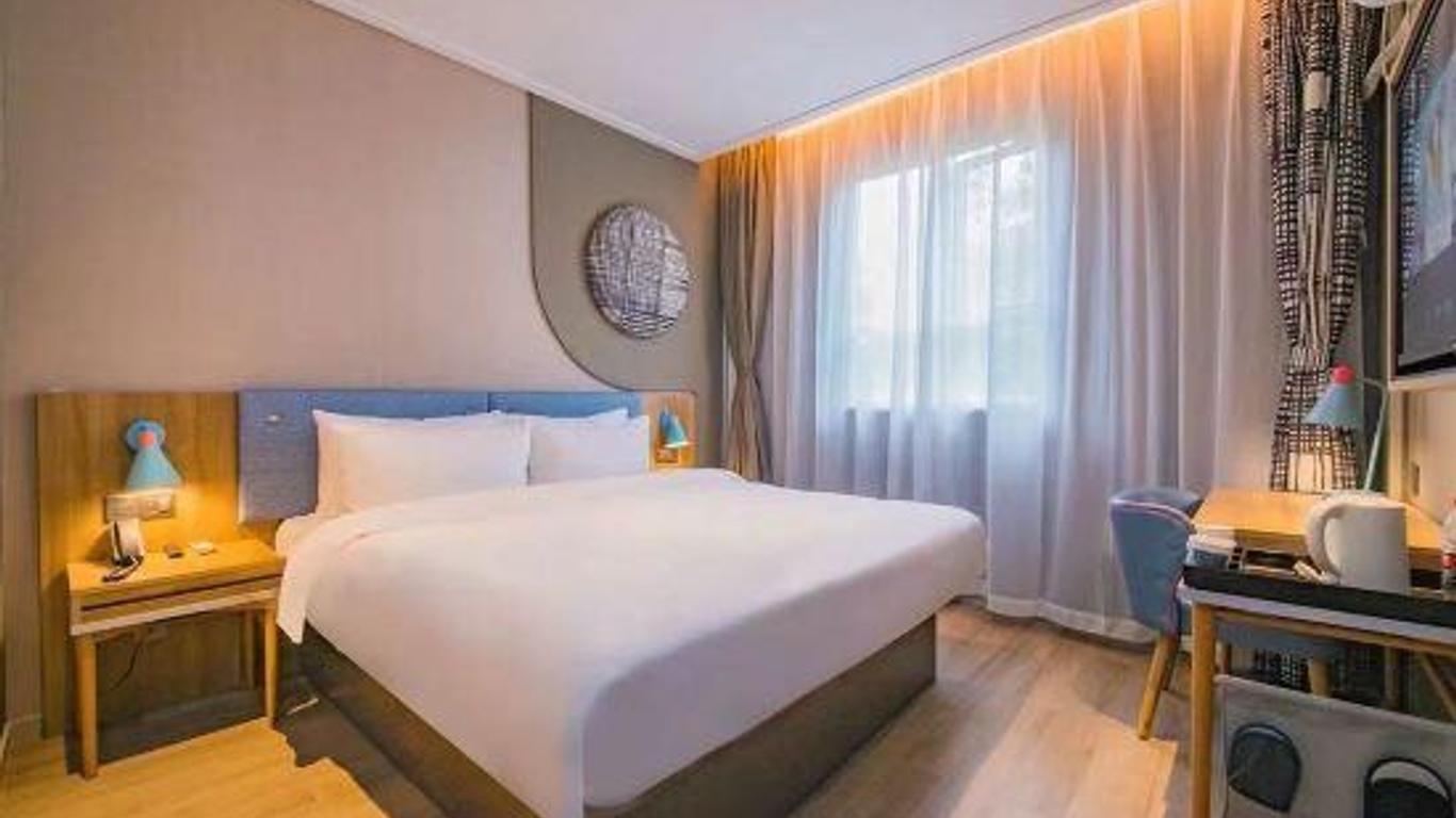 Homeinn · neo (Urumqi Huanghe Road Qitai Road District Hospital)