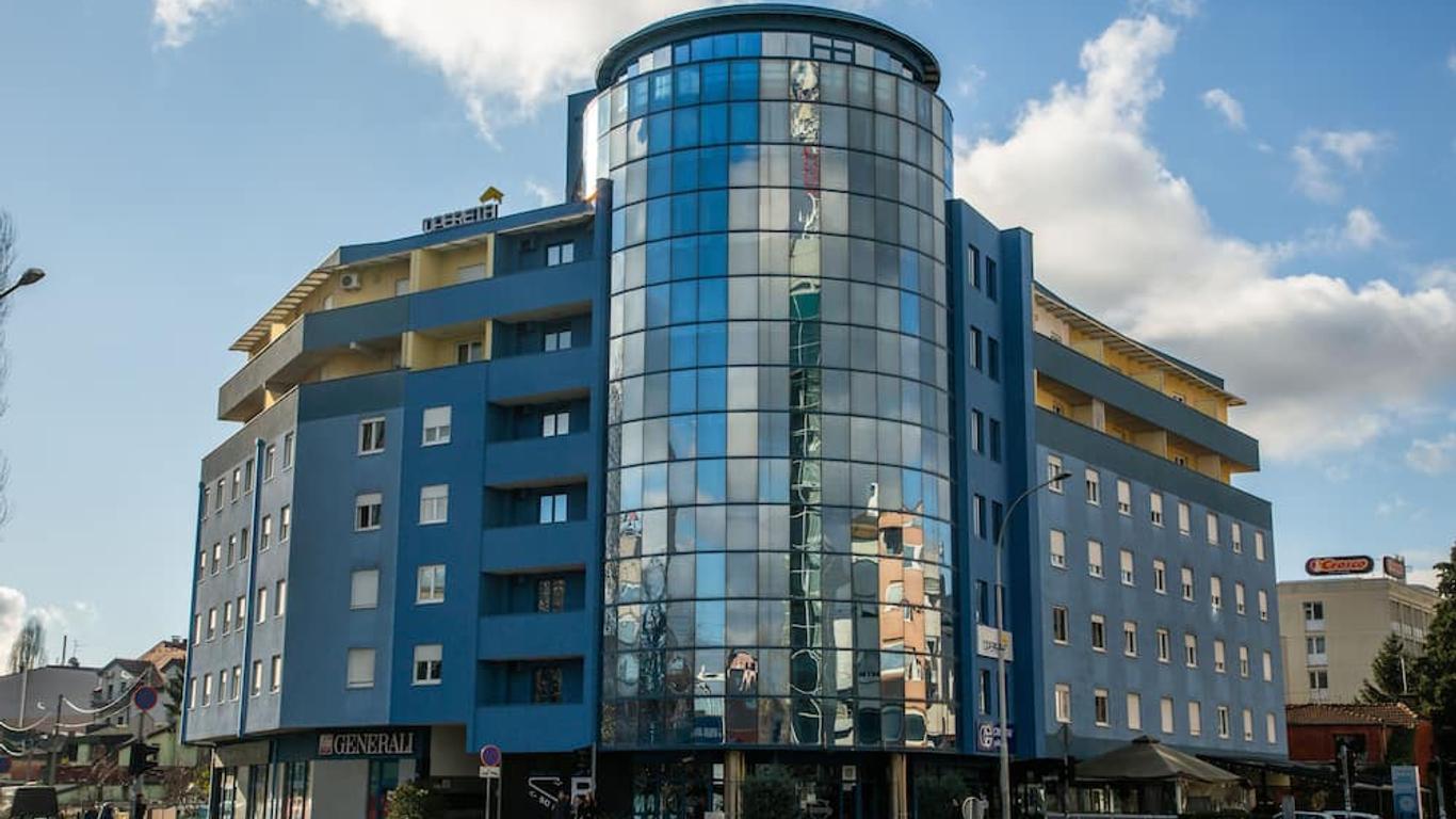 Hotel Blue