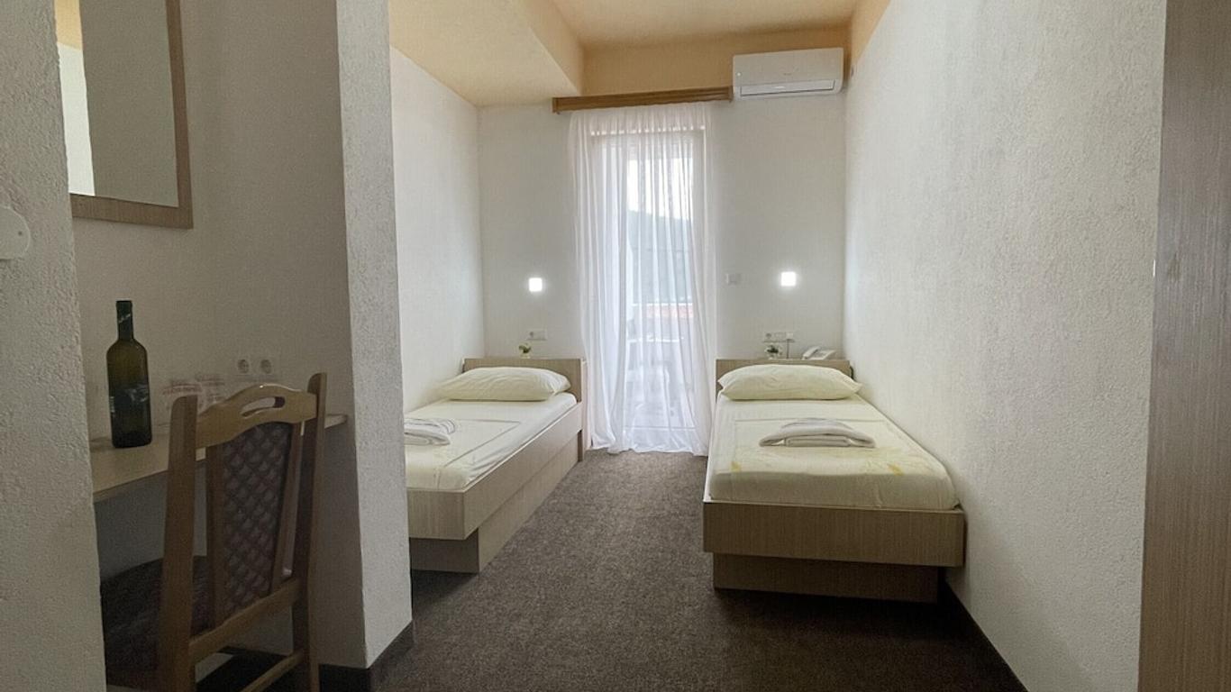 Hotel Ami - M