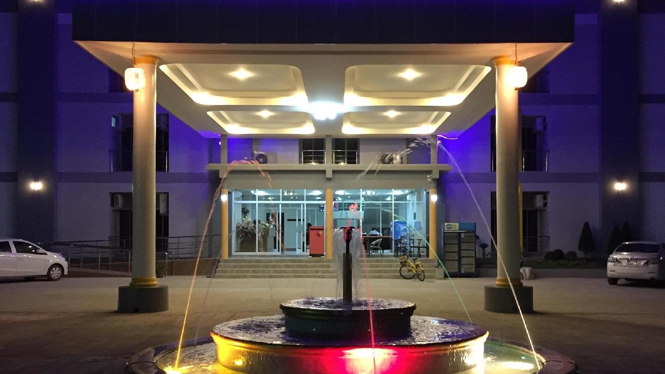Qbiz Hotel Kalasin