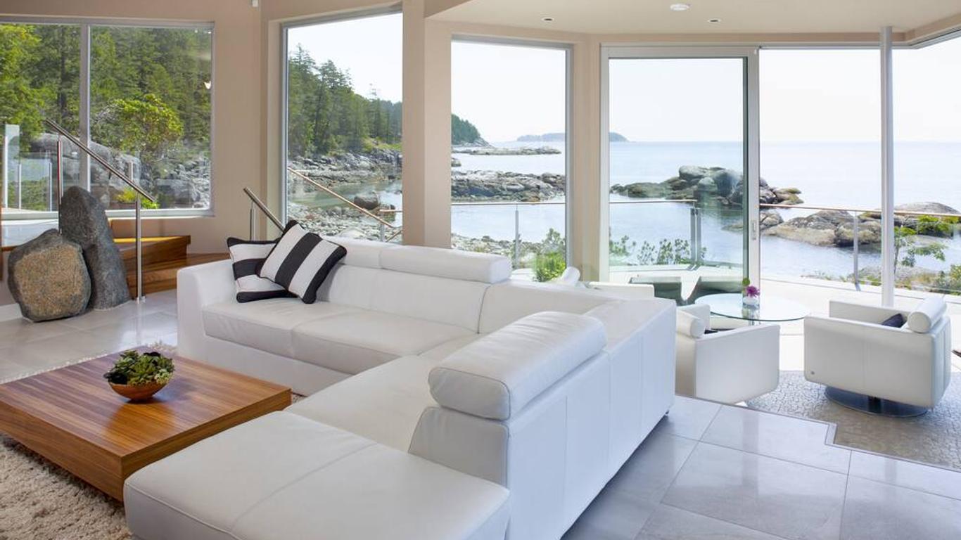 Pointhouse Suites On Sargeant Bay