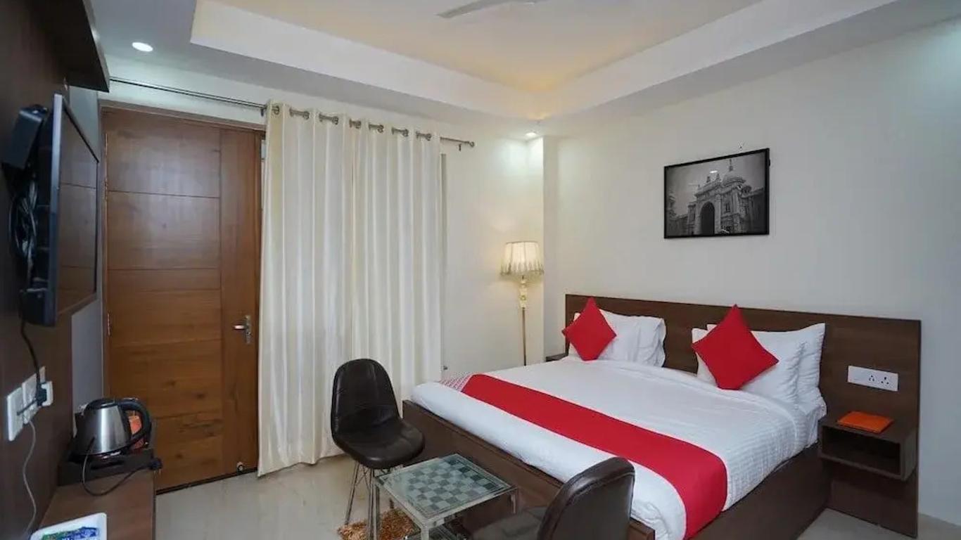 Hotel Azad Square
