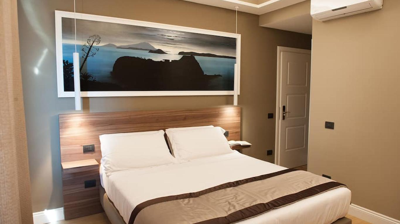 7th Floor Suite