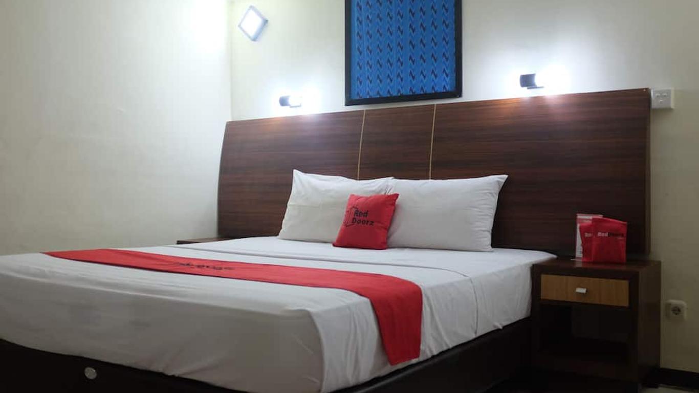 RedDoorz Plus near Senen