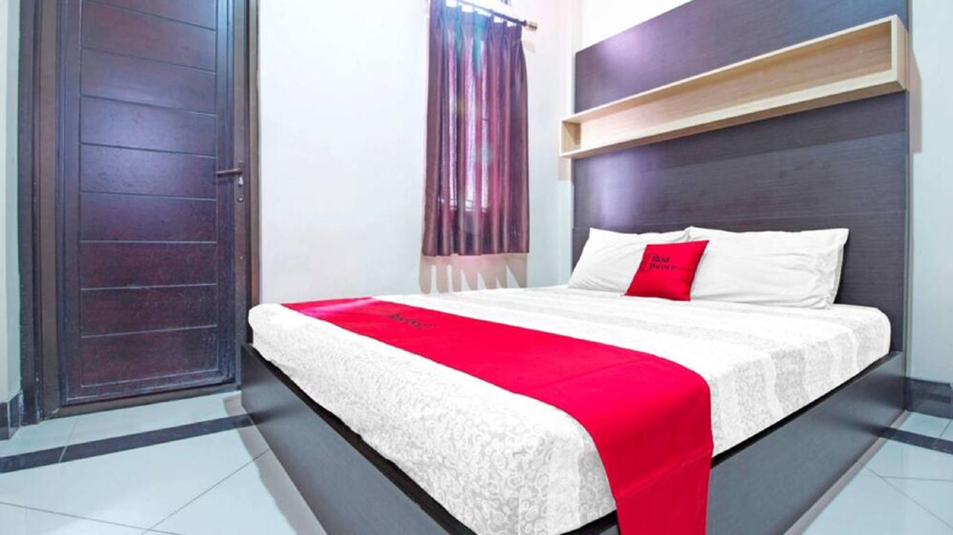 RedDoorz Plus Near Isola Upi