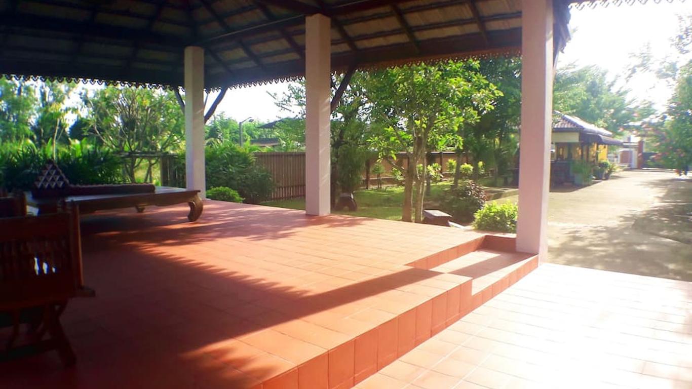 Khum Nakhon Hotel