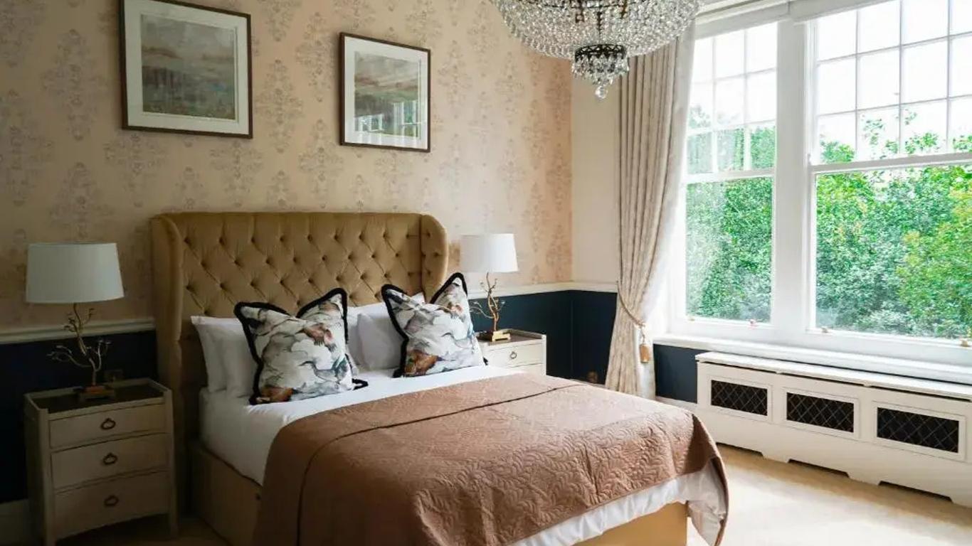 Forty Winks Guest House & Residence