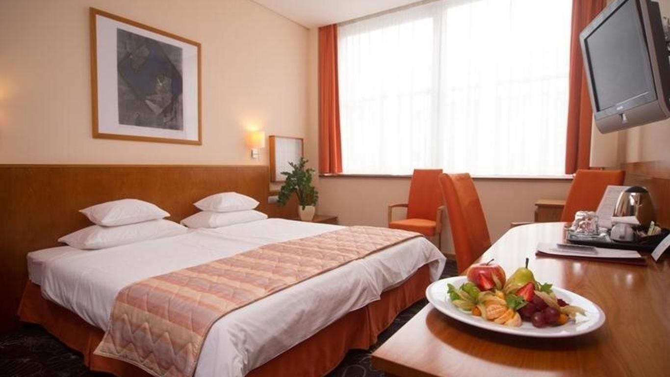 Hotel Lycium Debrecen - Handwritten Collection (October 2025)