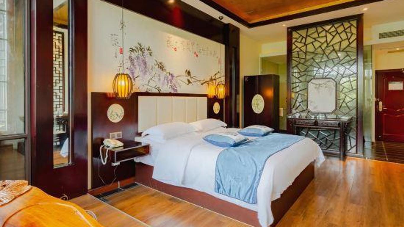 Lingxiu Impression Hotel (Emei Baoguoguo Temple)