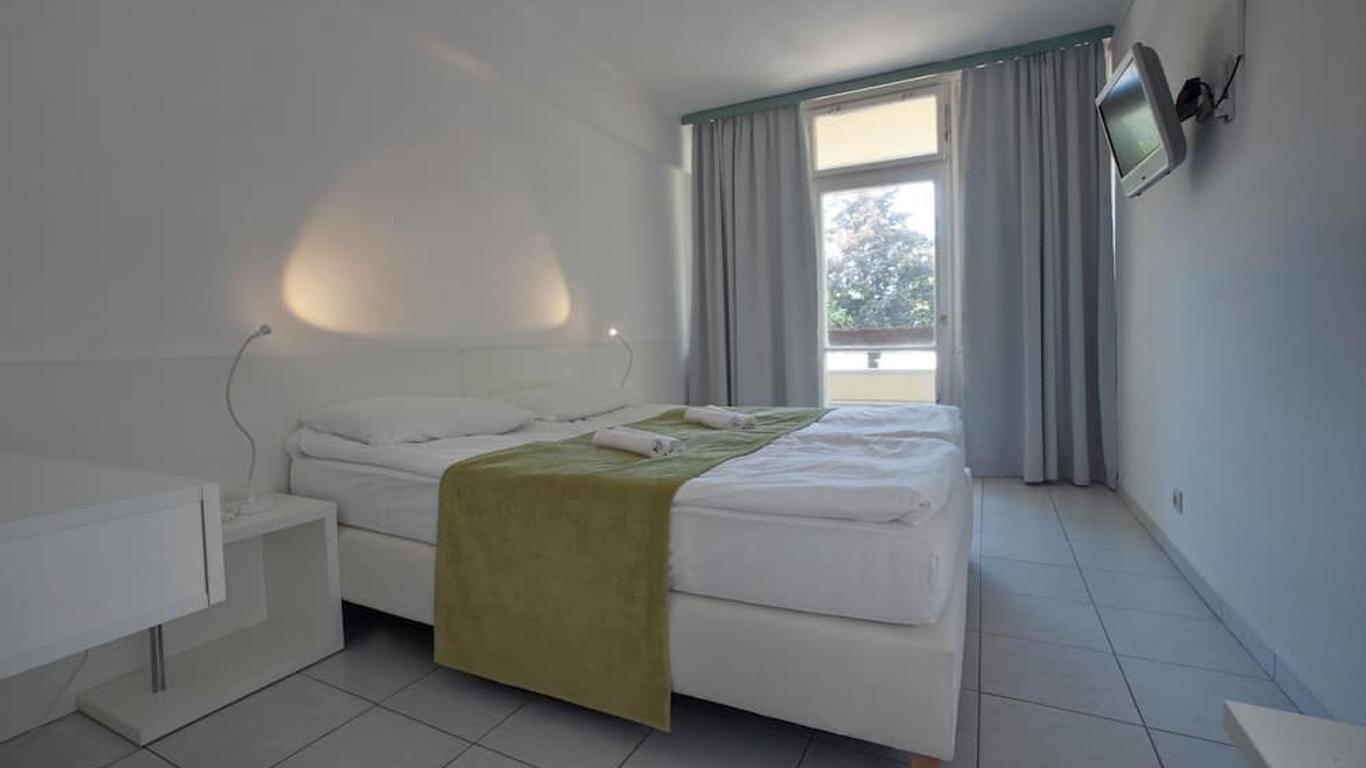 Hotel Holiday Csopak