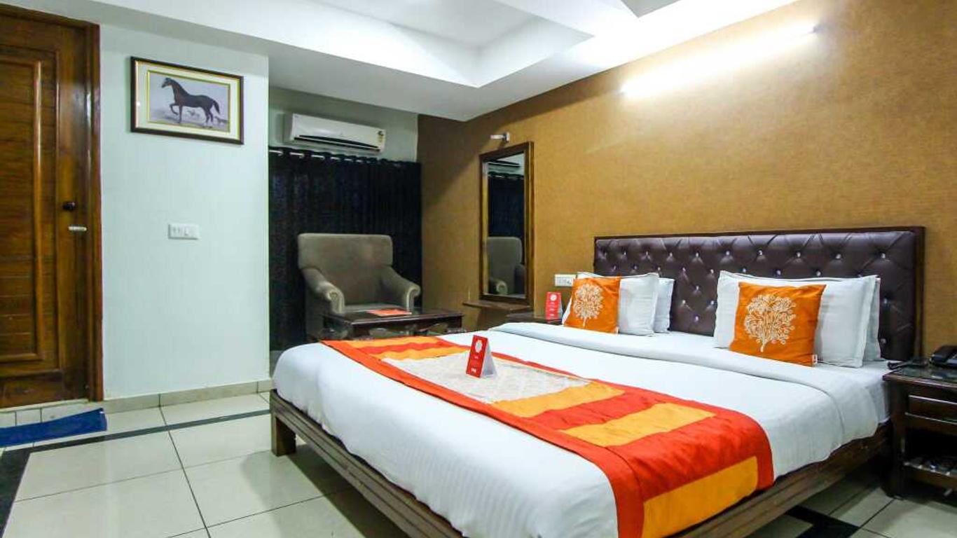 OYO 893 Hotel Seven