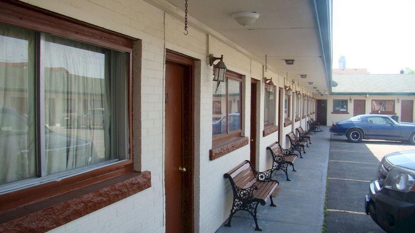 Sharp Motel