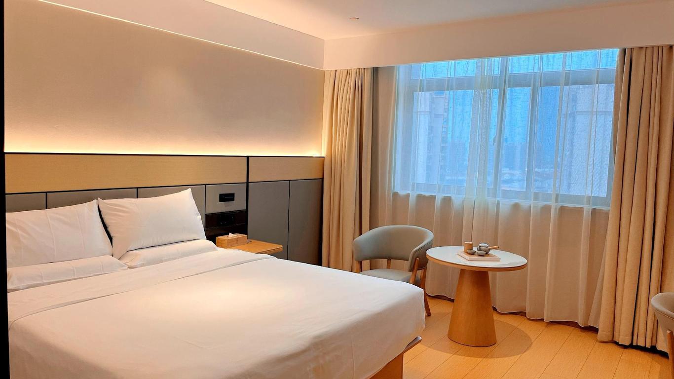 Ji Hotel Shanghai Jiayi Road Metro Station