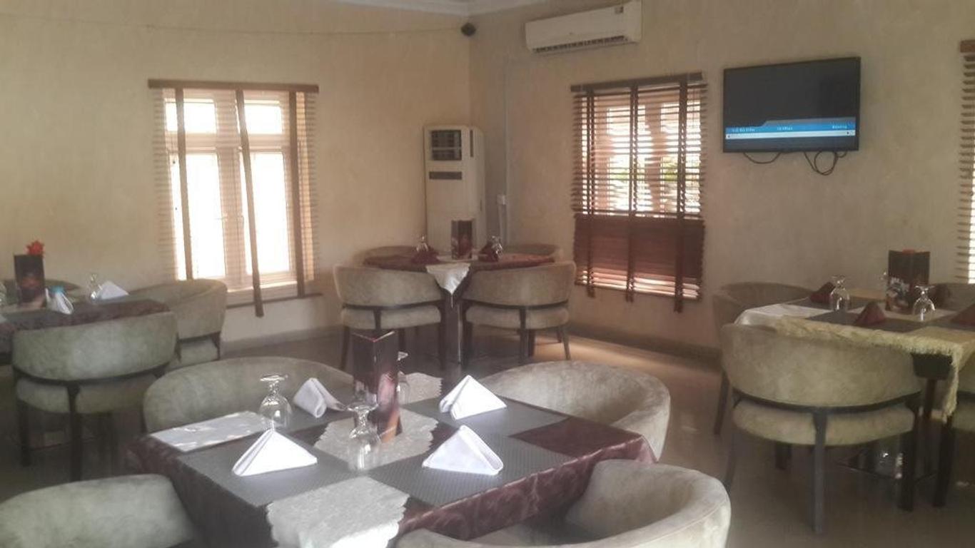Pine Crest Exclusive Hotel & suite