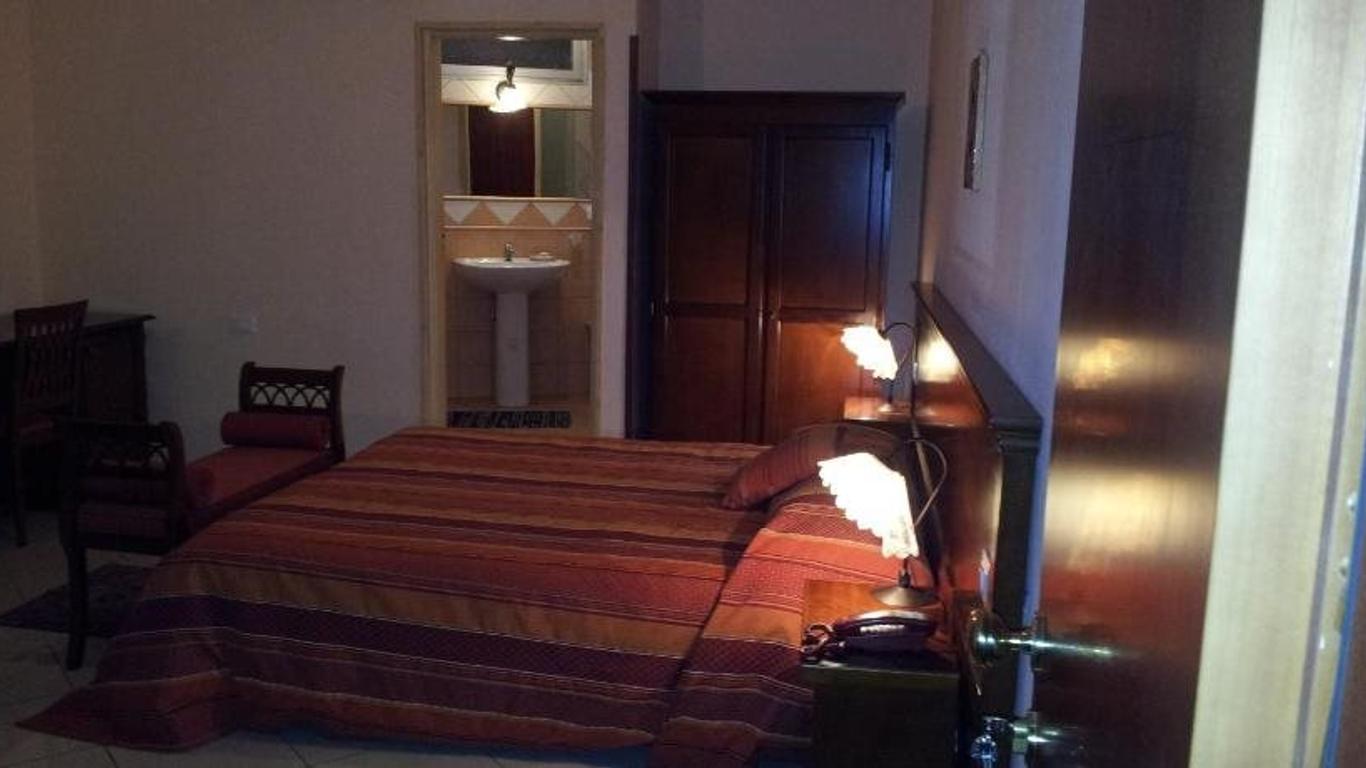 George Hotel