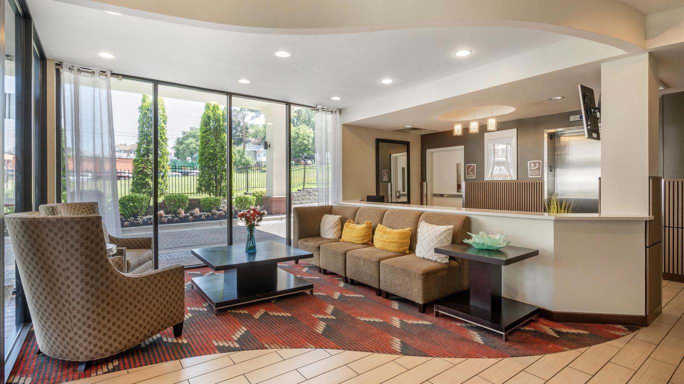 Best Western Plus College Park Hotel