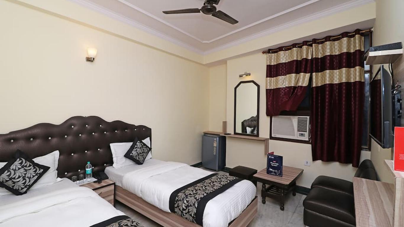 OYO 12419 Hotel Silver Shine