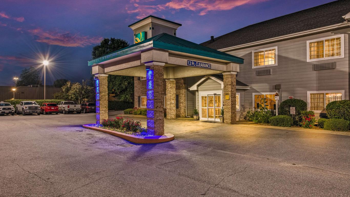 Quality Inn and Suites Hendersonville - Flat Rock