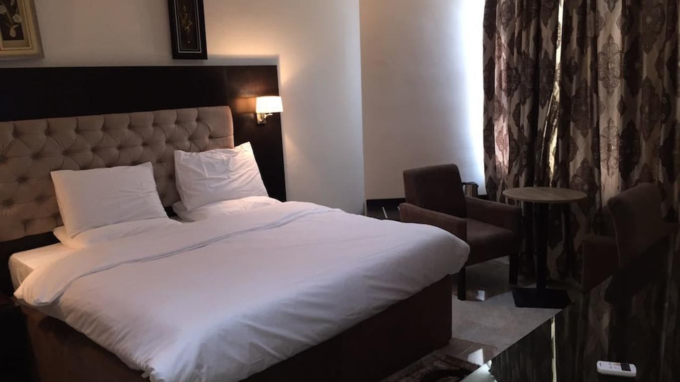 Room in Lodge - La Diva Hotels Events Centre