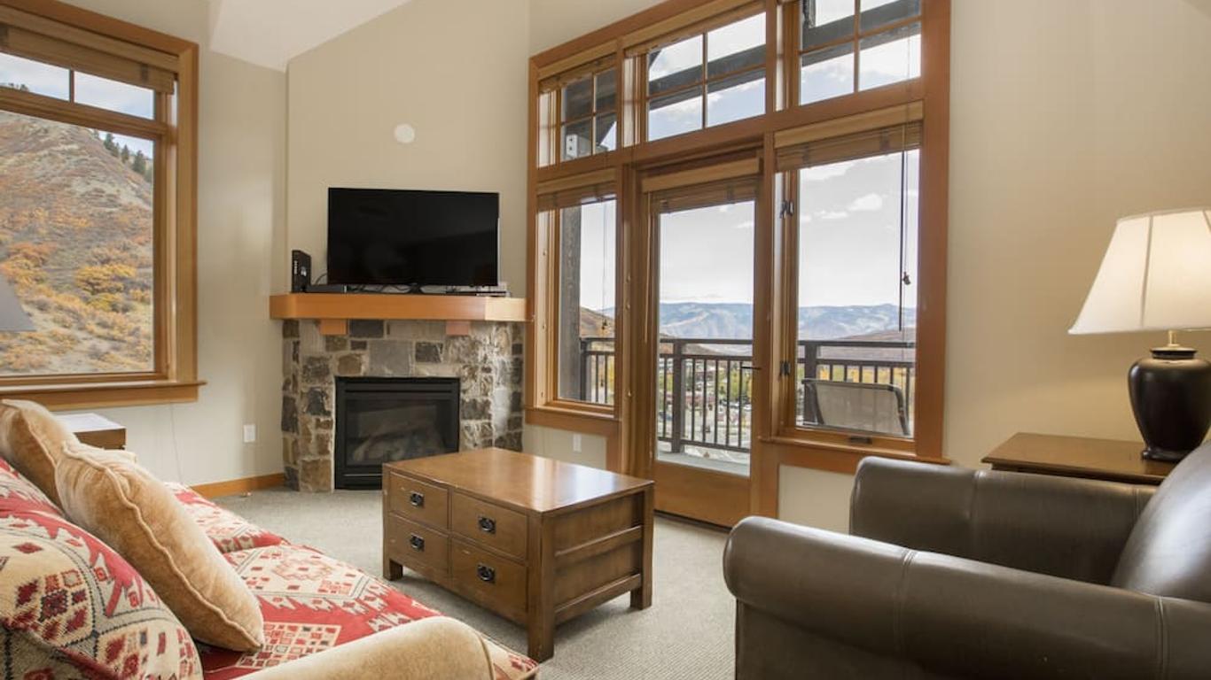 Capitol Peak- Coraltree Residence Collection